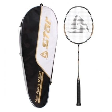 스타 배드민턴라켓 포커스 X 500 DR-CC500X 1개입 제품의 카본 헤드와 샤프트, PU 그립이 돋보이는 학교 배드민턴라켓 상세 모습입니다.