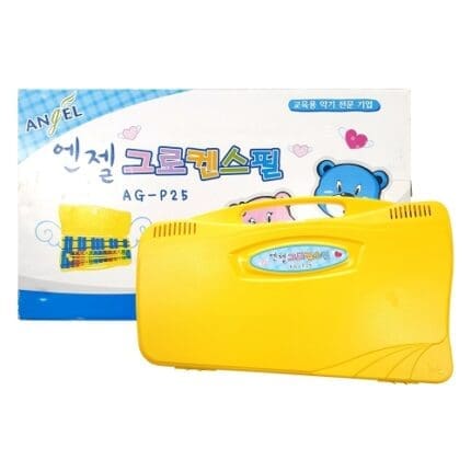 메이커아카데미의 교육용 실로폰 엔젤 AG-25-16 노랑색으로 아이들이 즐겁게 음악을 배우며 음감과 리듬감을 키우는 모습